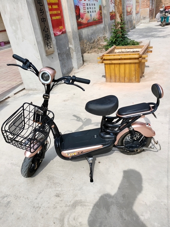 八九成新的二手电动车，有需要的联系。