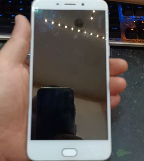 OPPO R9P  64G换过屏，现在是组...