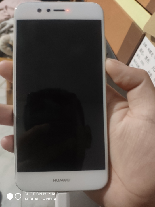 华为nova2，4+64版本，成色如图，不...