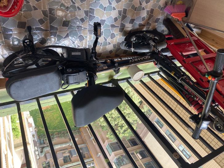 折叠电动车。平时接送孩子上下学用的。很新当...