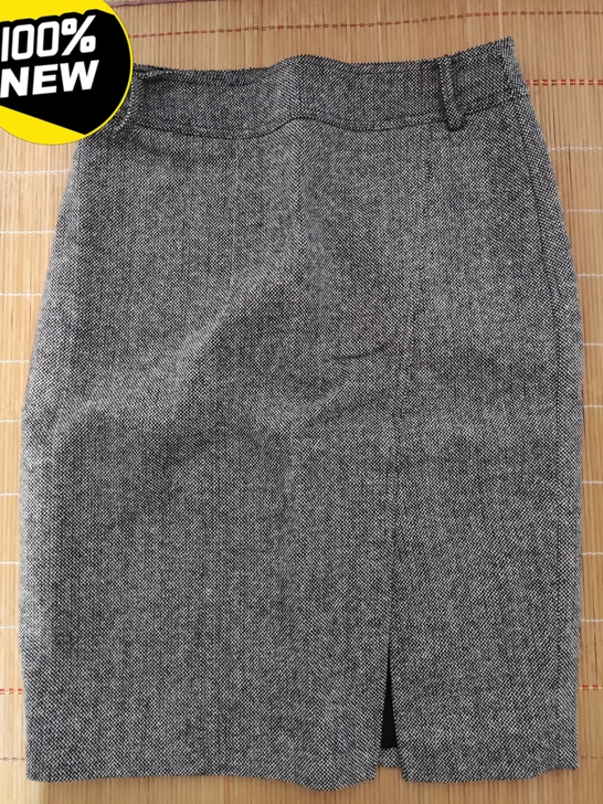 画界前开叉一步裙，L码，含羊毛成分，只出不...