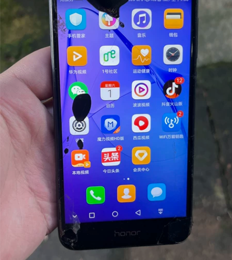 荣耀8青春版 3+32g，屏幕后盖破了，其...