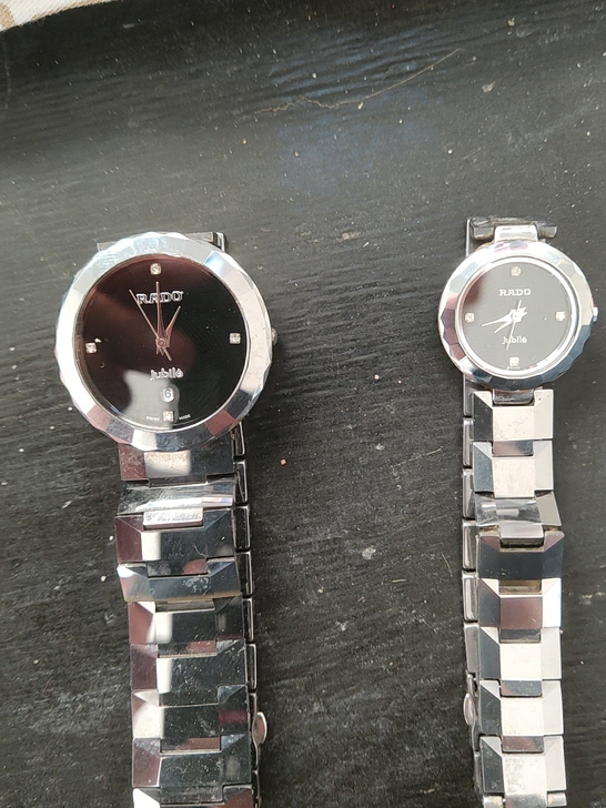 石英表，没有电池，不走，售出不退不换，不退...