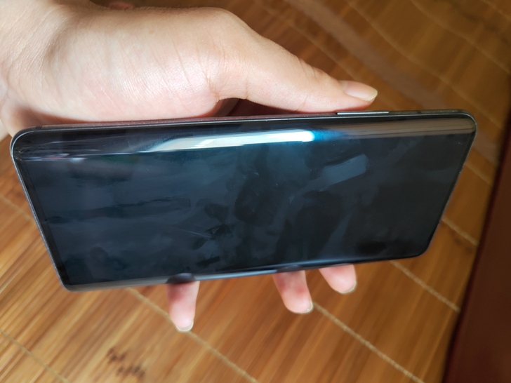 一加7Pro黑色8+256，烧屏抖音状态栏...