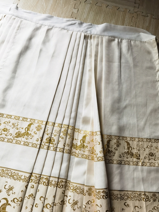 穿过两次 没洗,但是不是特别脏