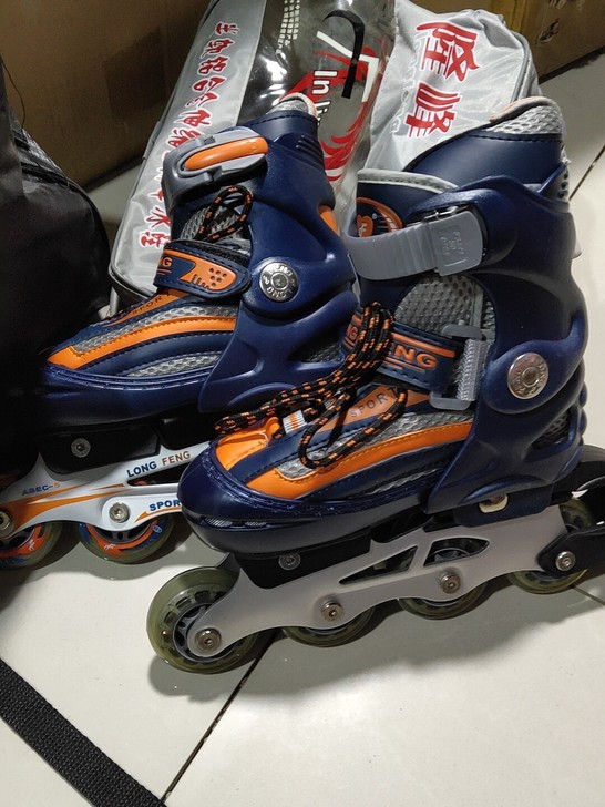 全新小码轮滑鞋特价处理,隆丰牌,适合31-...