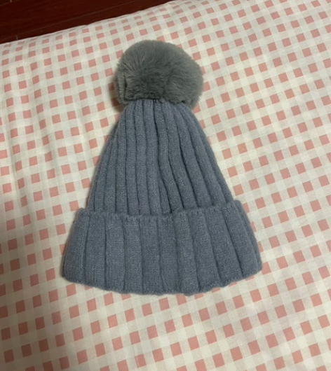 毛绒帽帽雾霾蓝色～ 感兴趣的话点“我想要”...