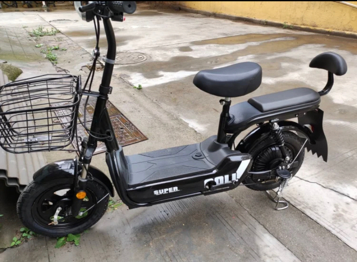 全新电动车,未用过,女儿买的,家里有摩托车...