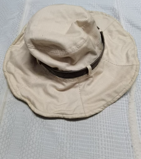 CA家女士遮阳帽，八成新，纯棉面料柔软舒服...
