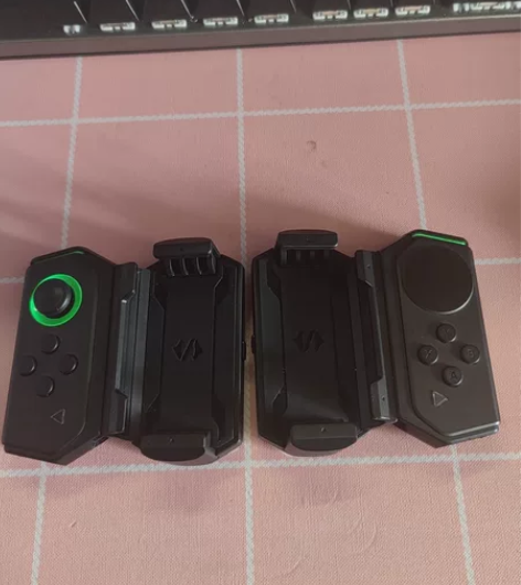 黑鲨左右手柄+通用支架 自定义成色九新，用...
