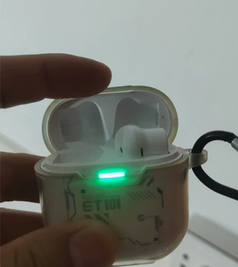 出一个黑鲨限定高达版蓝牙耳机,缺个左耳,外...
