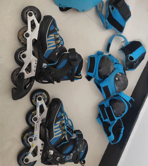 迪卡侬青少年儿童轮滑鞋直排轮旱冰溜冰鞋可调...