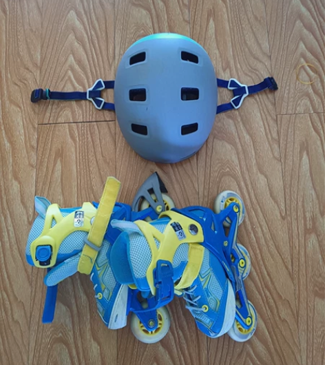 迪卡侬儿童轮滑鞋,8成新。自购于迪卡侬金桥...