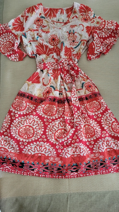 全新，吊牌都未拆，只试穿过