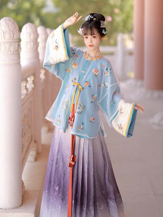 【收】收七月夕天蓝蓝上衣s码。一套也可。最...