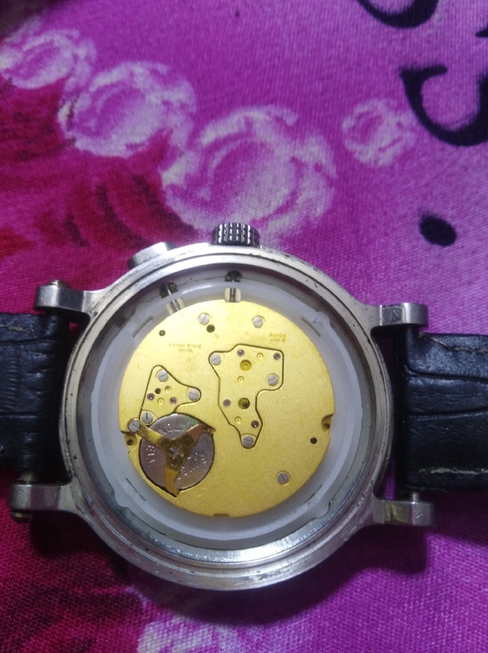 古懂石英表自己看什么牌子，懂得去拍不懂别拍...