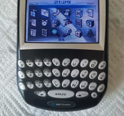 黑莓手机。能开机功能正常。不保电池能使多久...