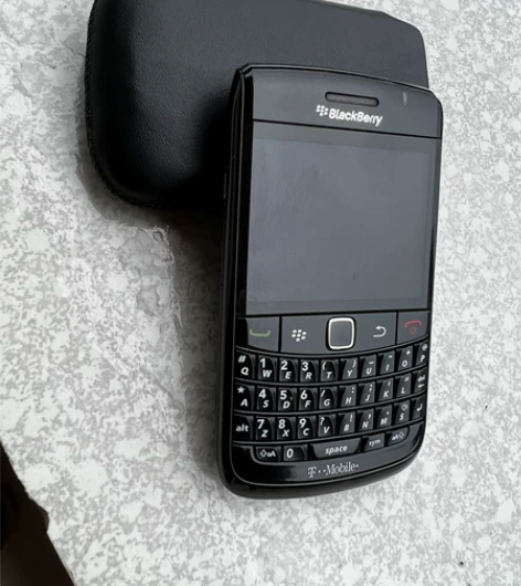 珍藏一手机，黑莓手机 T版，95新，无拆无...