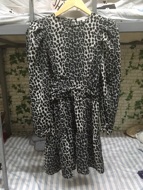 豹纹连衣裙。设计师款的。很新，还没来得及穿...