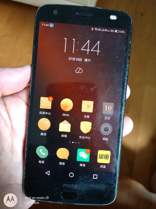 摩托罗拉moto z2force