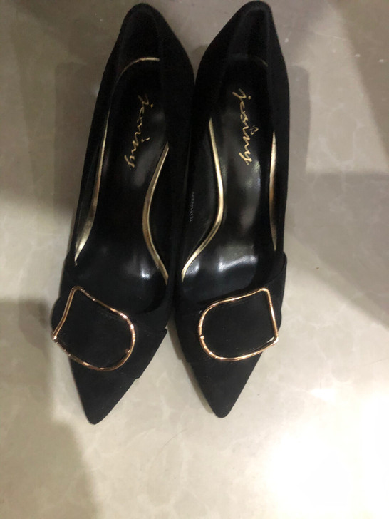 卓诗尼的一双高跟鞋 大概5厘米  36码 ...