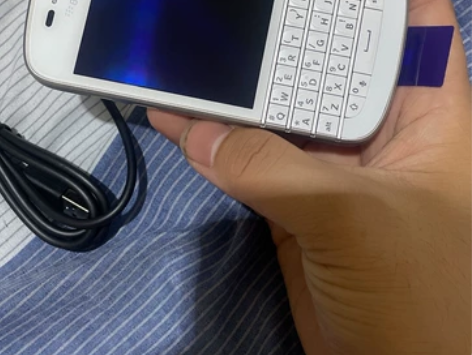 黑莓手机，黑莓Q10。成色非常新。功能一切...