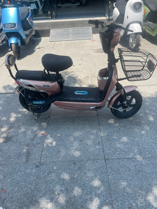 车子电池好，几天不用充电。车子成色新。