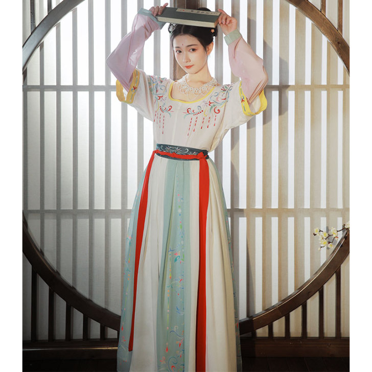 柒邑正品原创汉服女坦领三件套全新未穿过有吊...