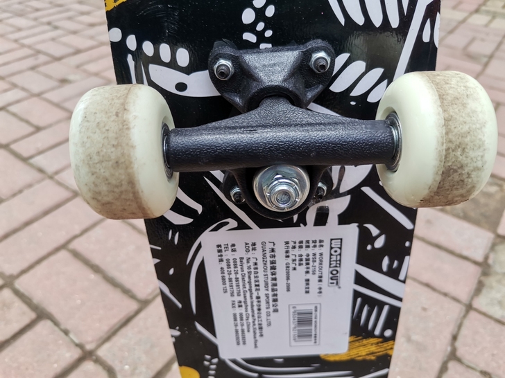 滑板 家乐福购入，长60CM左右，孩子不会...