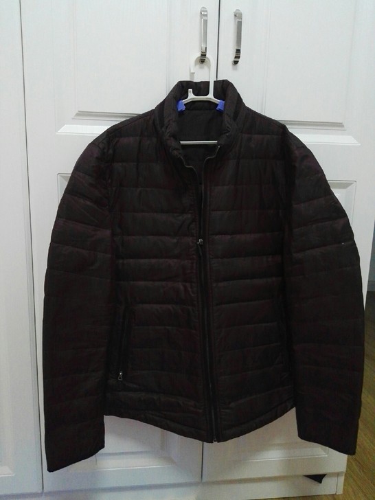 男士深红色短款羽绒服