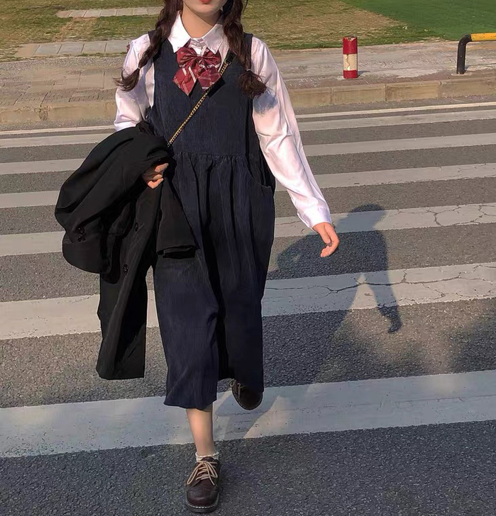 只有背带裙 穿过一次
