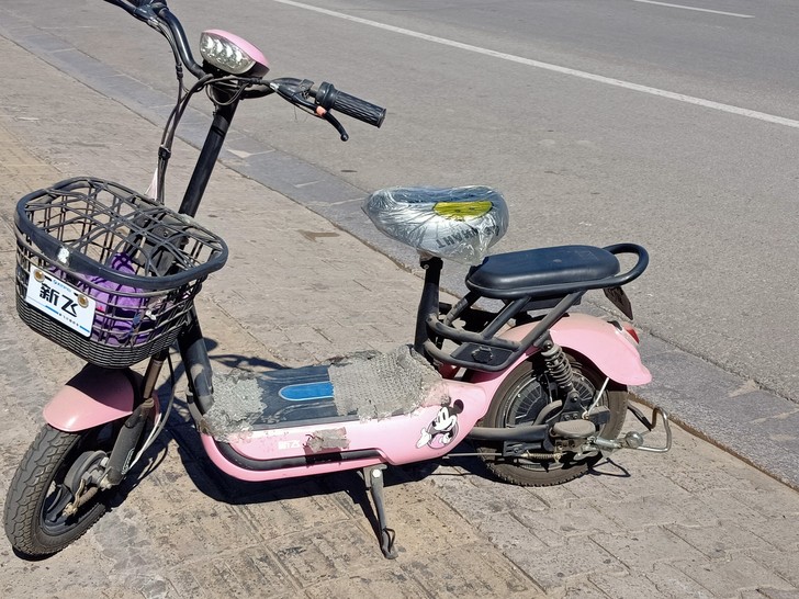 出售电动车，同城买家上门自提 。