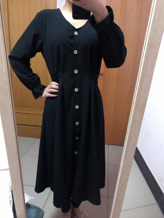 黑色收腰显瘦连衣裙