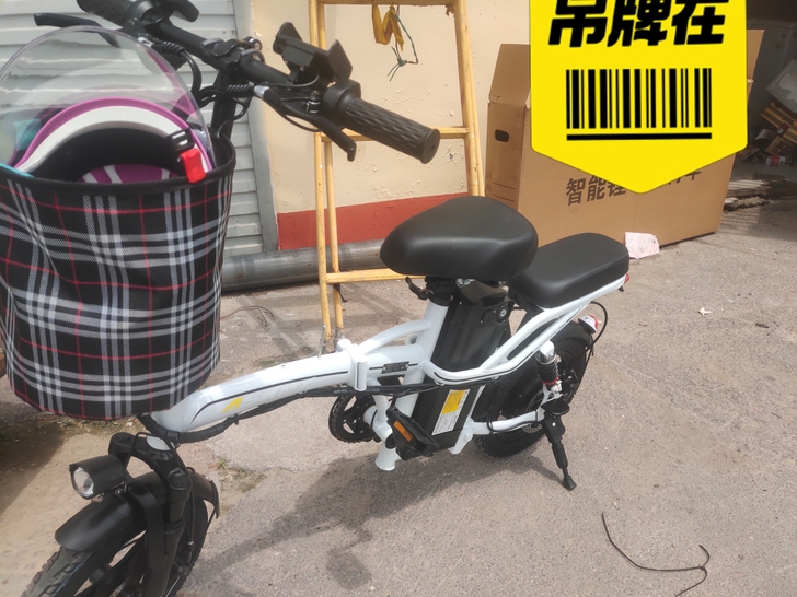 车子品相完美,购买了十天,做了两次代驾,不...