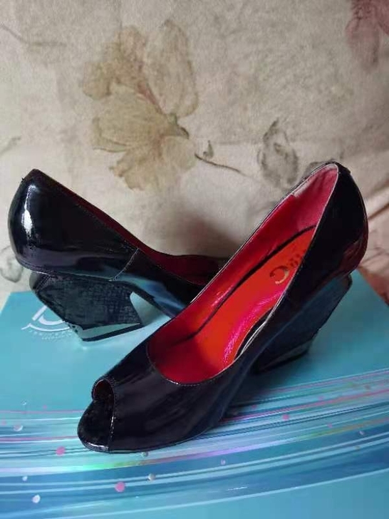 全新黑色女高跟鞋