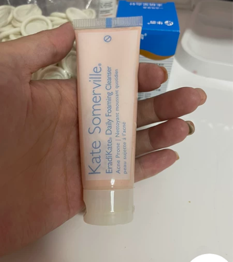 Kate祛痘洁面痘肌清洁控油洗面奶30ml...