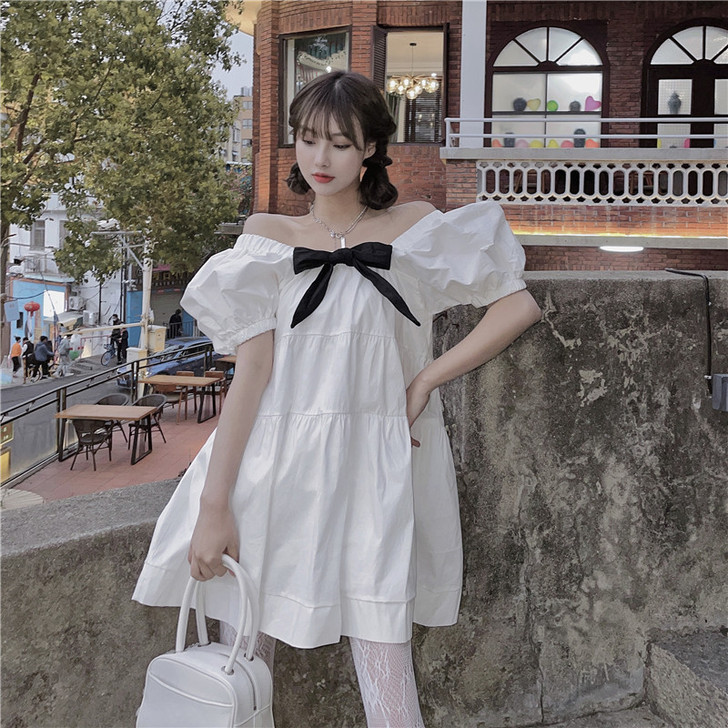 甜美连衣裙女夏季2021新款法式白色一字肩...