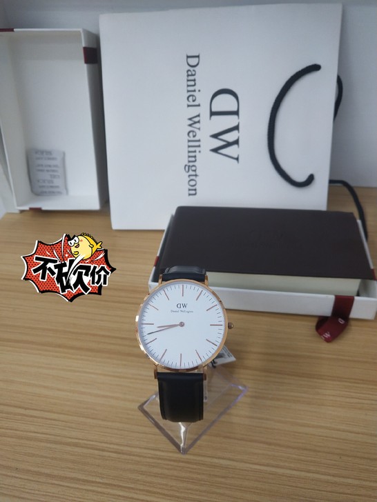 全新库存DW正品，有包装盒，帮顾客买回来没...