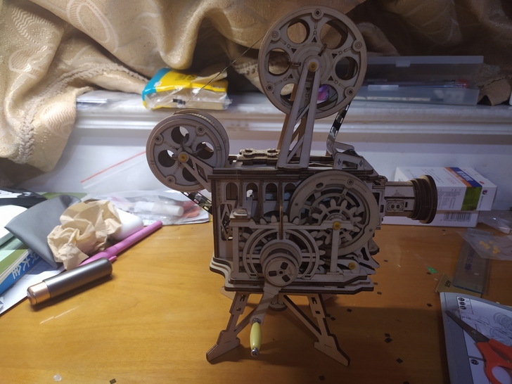 手摇放映机,可播放卓别林电影