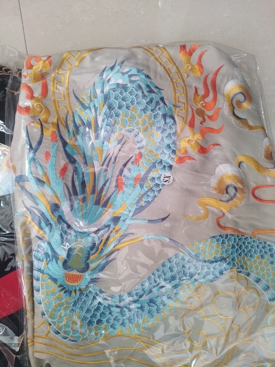 序绘原创，汉服龙盘云水 。原盒和吊牌都在