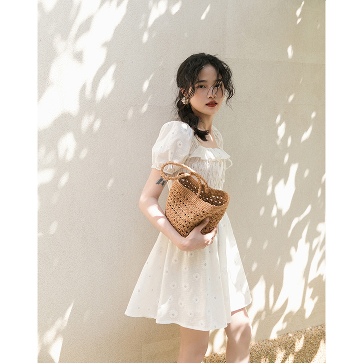 清仓秒杀觅定 法式方领白色泡泡袖连衣裙夏温...