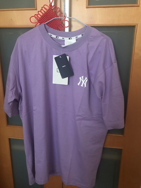 朋友送的短袖T恤，牌子货，衣服太多了便宜出...