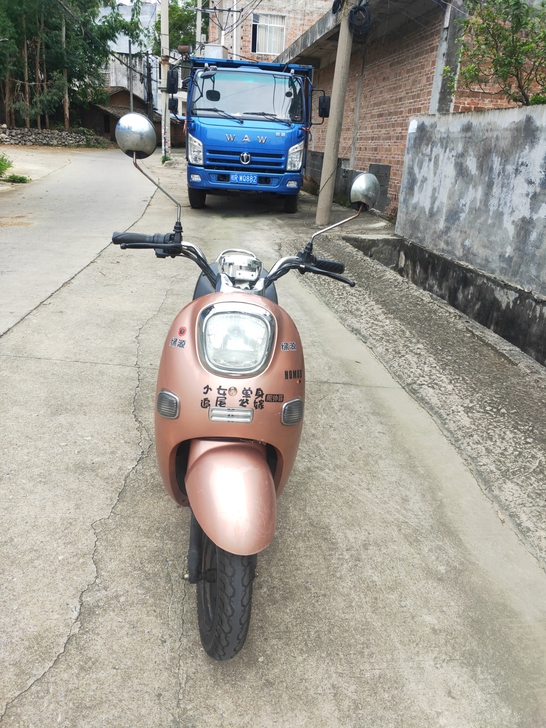 18年9月绿源  五个电瓶 电机静电瓶无压...