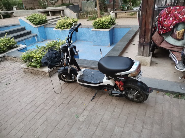 出个绿源133，20年的车，很新，刷刷就是...