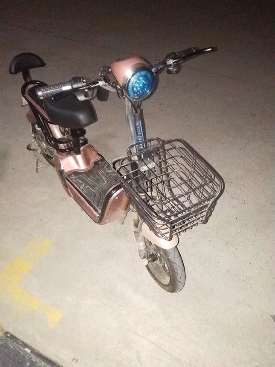 小巧精致，特别适合女孩子拥有，八成新，本人...