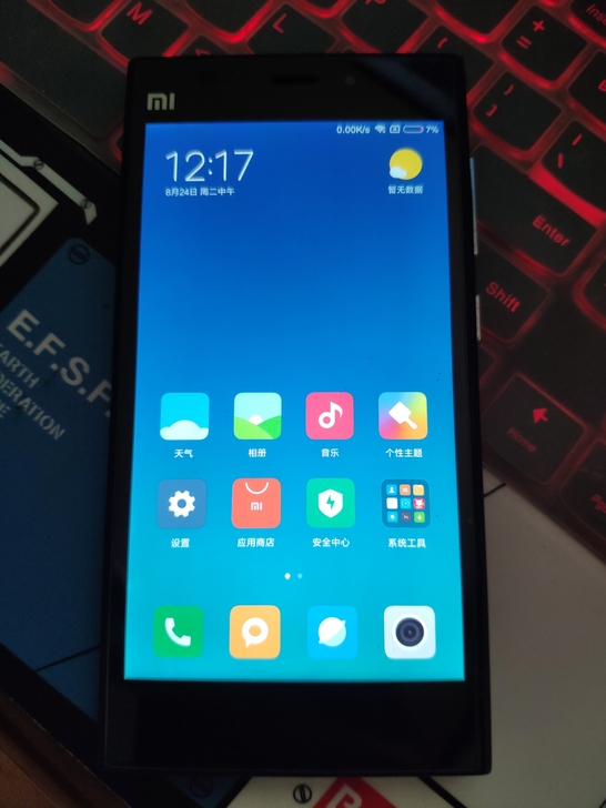 小米3  移动版，右上角碰碎了，，可与夏普...