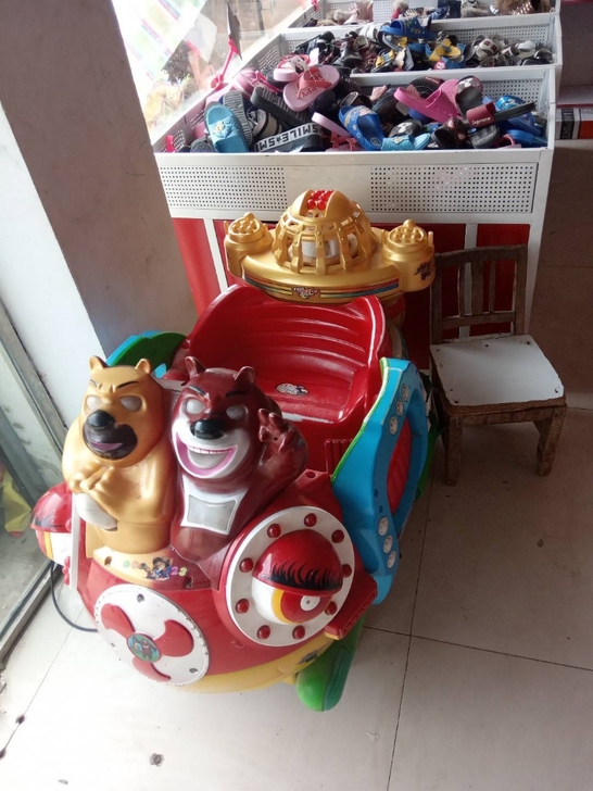 摇摇车摇摇车没这怎么用，店不开了，闲置不用...