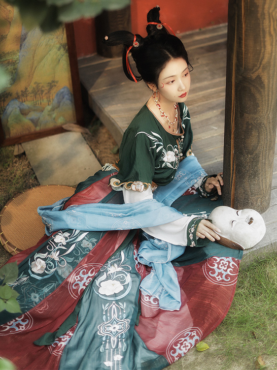 【狂欢价】耀春花瑶归原创唐制汉服女坦领三件...