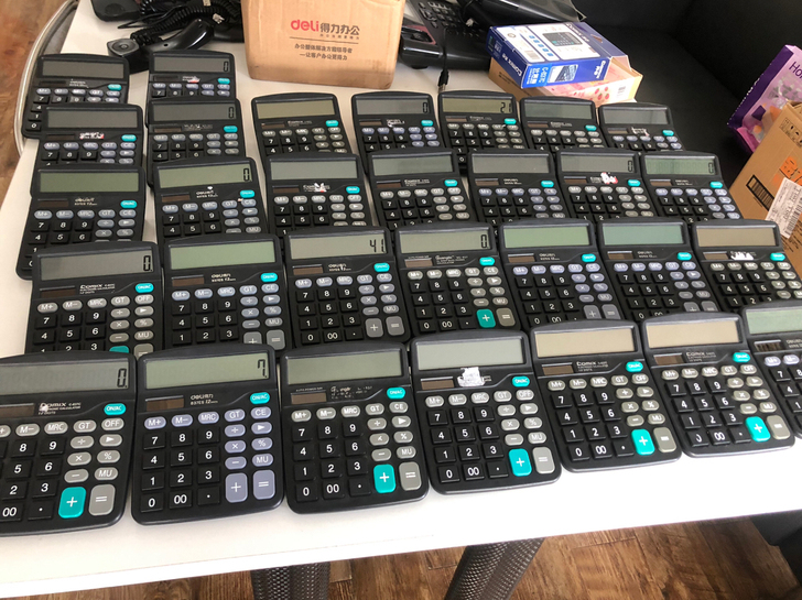 得力计算器 含电池。太阳能款