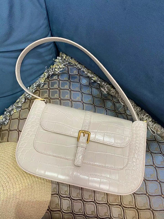 几乎全新，背过一次，闲置